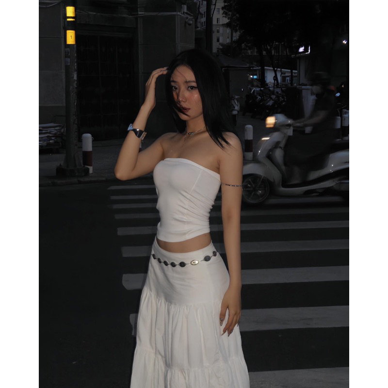 Chân váy xô trắng dài xoè nhiều tầng