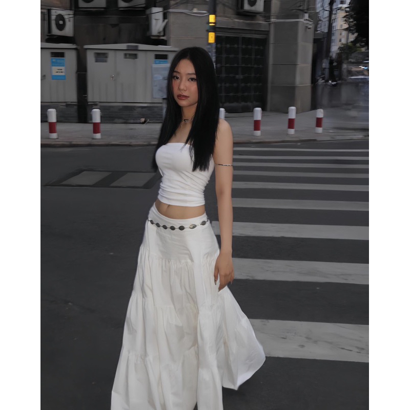 Chân váy xô trắng dài xoè nhiều tầng