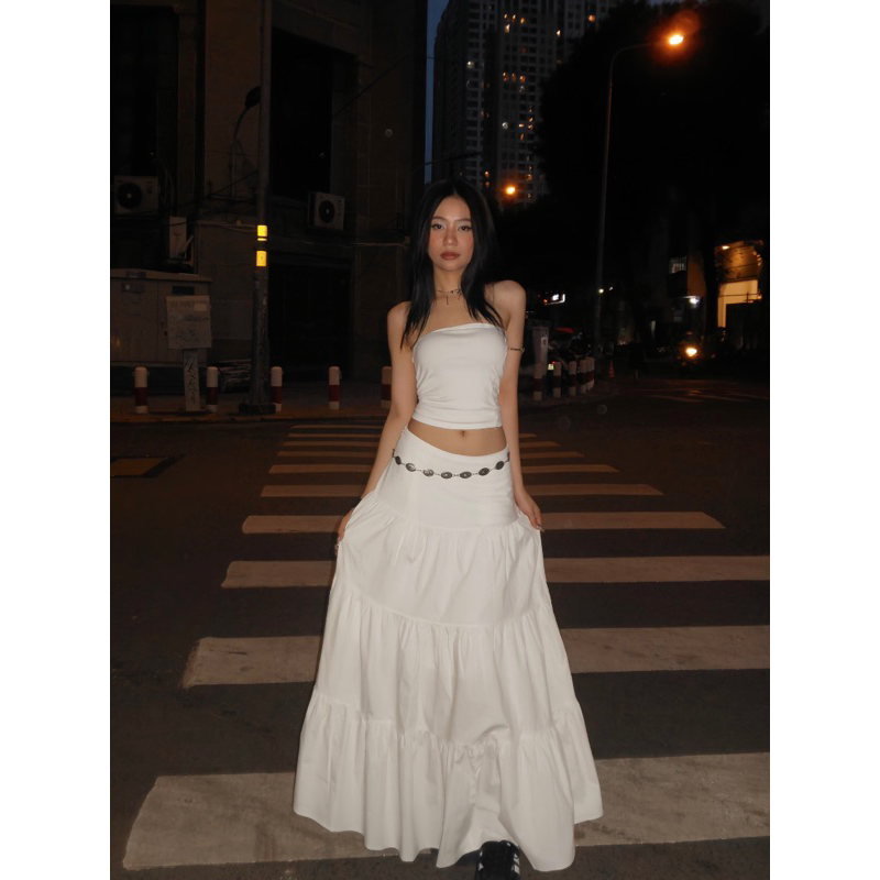 Chân váy xô trắng dài xoè nhiều tầng
