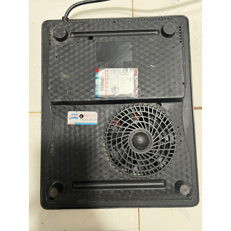 Thanh lý bếp từ sunhouse phím bấm, mặt kính bị nứt như hình