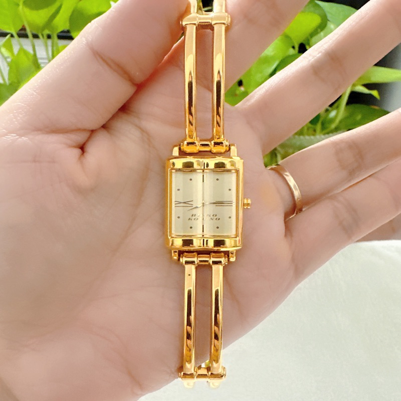 Đồng hồ nữ si nhật dáng còng tay hiệu Hiroko Koshino
