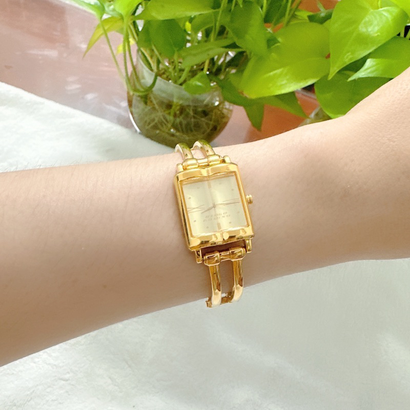 Đồng hồ nữ si nhật dáng còng tay hiệu Hiroko Koshino