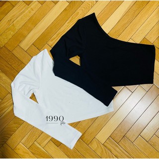 Áo thun croptop trên rốn tay dài màu trắng và đen chất liệu cotton dệt mềm mại vnxk