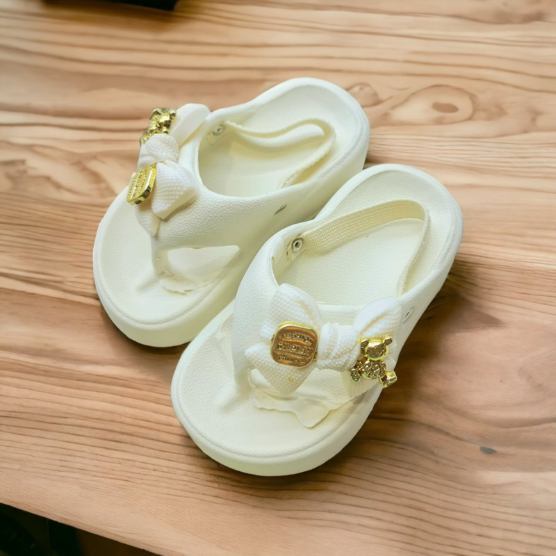 Dép bánh mì xỏ ngón chống nước đế cao cho bé gái chữ Love siêu dễ thương