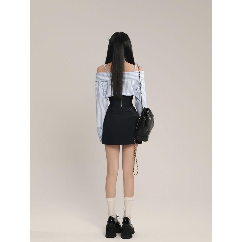 Set sơ mi 3 món áo trễ vai chân váy chữ A và corset phong cách cá tính