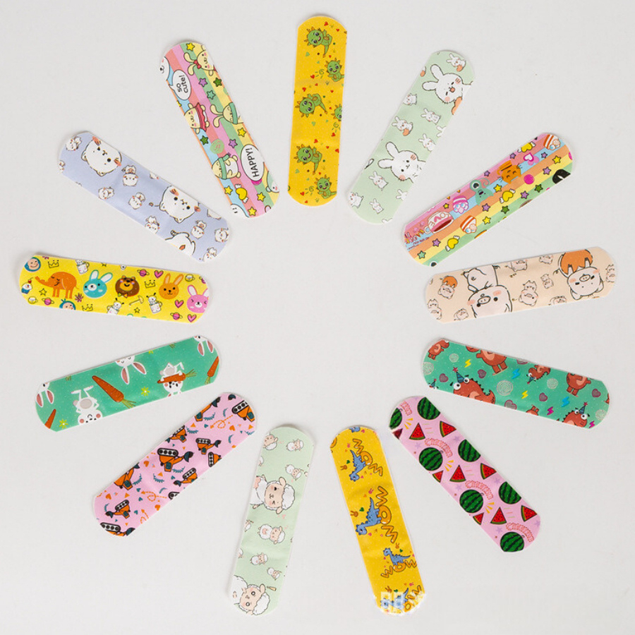 Băng Dán Cá Nhân Hộp 100 Miếng Băng Dễ Thương Họa Tiết Hoạt Hình Thoáng Khí Tiện Dụng Siêu Dính Chống Thấm Nước RIN