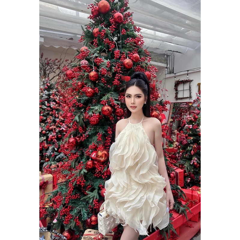 Đầm Cổ Yếm Xếp Voan Bèo Sang Trọng