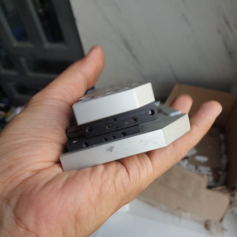 Khung ép dập hàn gọt cell pin 18650 2 con trượt DPIN 40x40 siêu bền