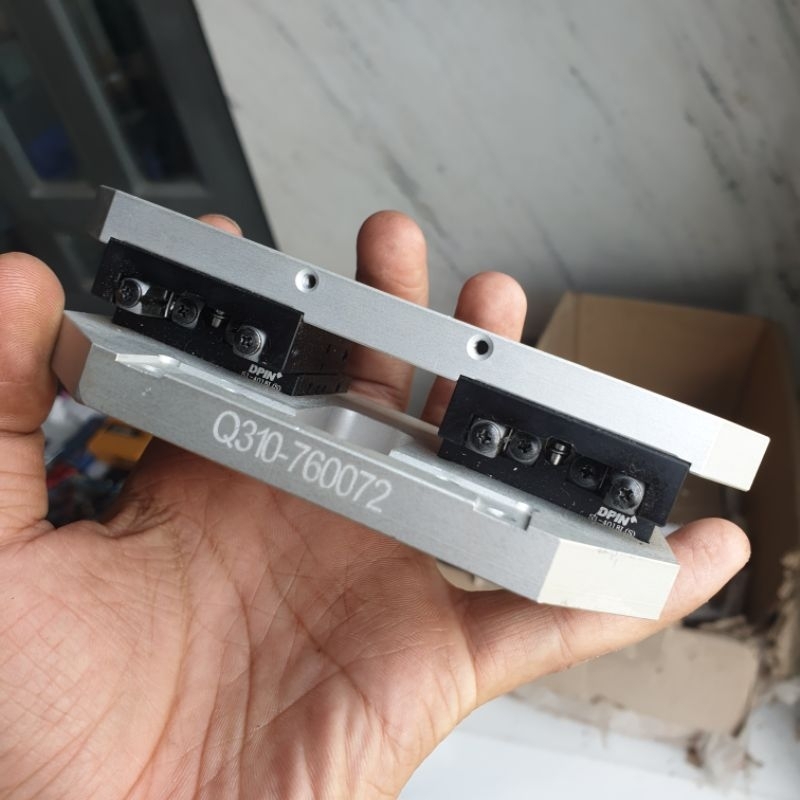 Khung ép dập hàn gọt cell pin 18650 2 con trượt DPIN 40x40 siêu bền