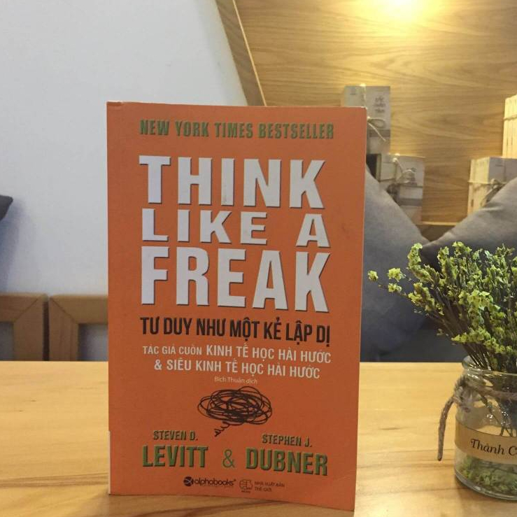 Sách - Tư duy như một kẻ lập dị