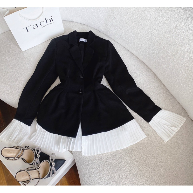 Set vest đen kèm tag kèm chân váy xếp ly trắng