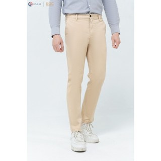 Quần kaki nam dgcs được thiết kế với dáng slim fit ôm vừa vặn - sqkbc02m