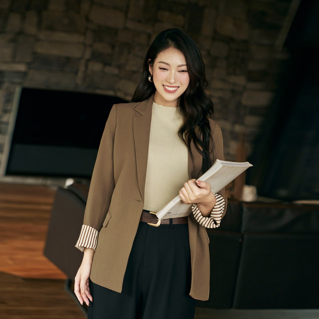 Áo len nữ dáng croptop sát nách VIEN TRAN V61W23Q033