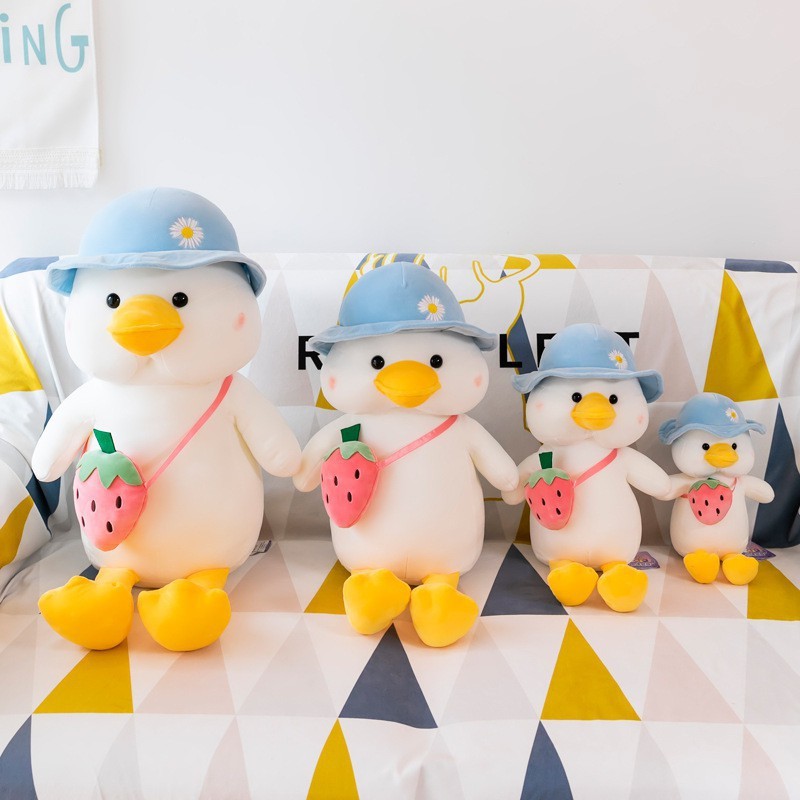 Gấu Bông Vịt Bông Đội Mũ Dễ Thương - Vịt Bông Đeo Túi Hàng Cao Cấp