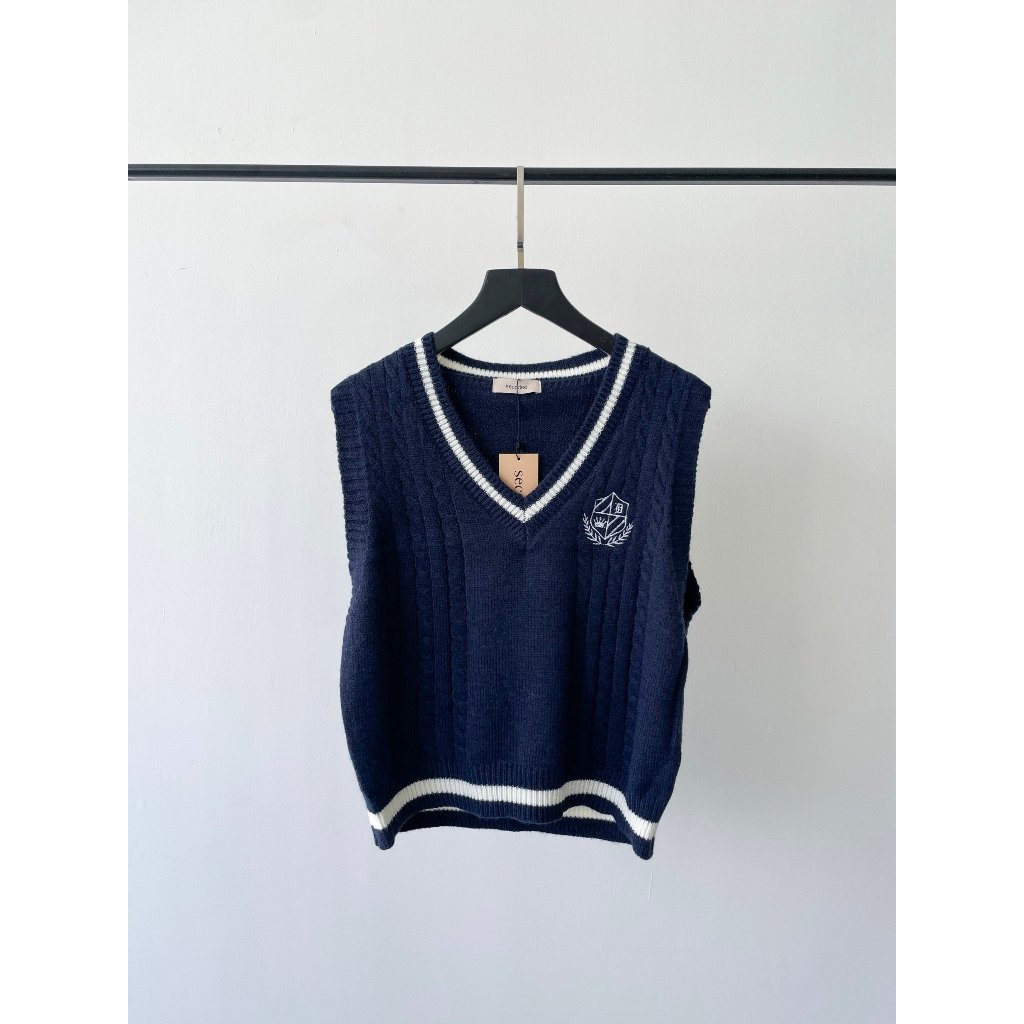 Gile len nữ basic cổ chữ V ngực đính huy hiệu quảng châu form vừa phong cách ulzzang | SLIPPY TOP | Secodee