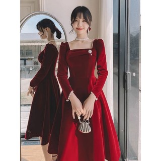 Đầm nhung xoè cổ u đính ngọc siêu yêu