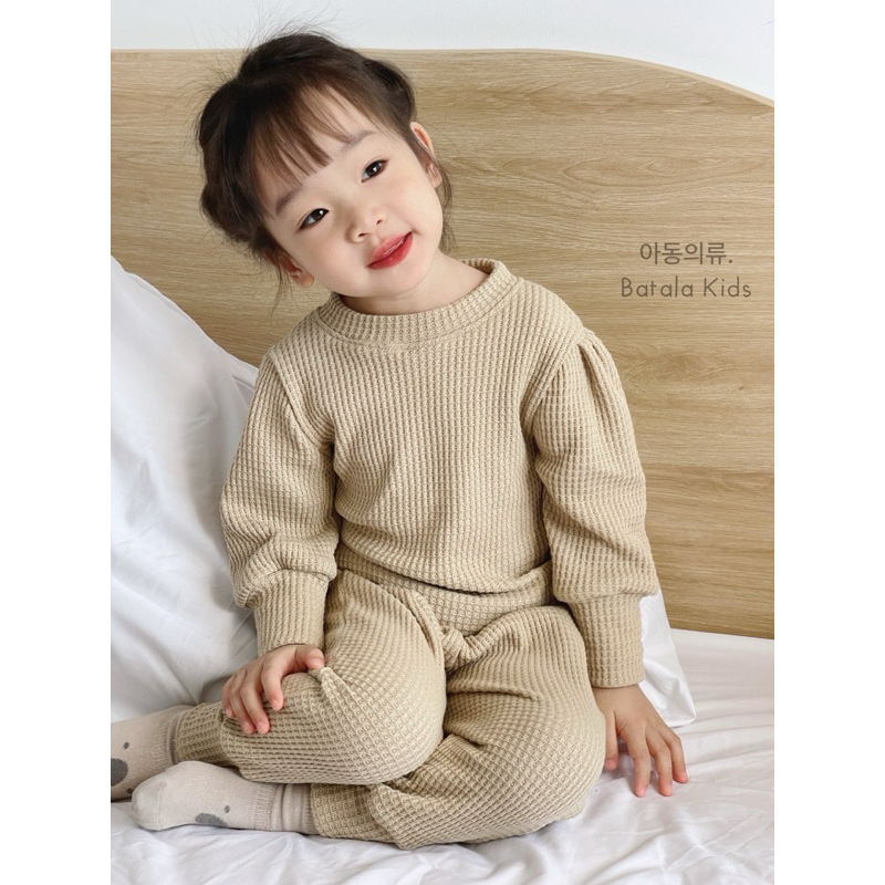 Set thu đông bé gái tổ ong siêu dày dặn ấm áp Batala Kids, Bộ đồ bé gái Hàn quốc 2màu sành điệu