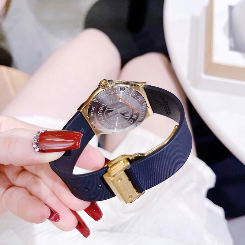 Đồng hồ nữ Hublottt cao cấp mặt tròn dây cao su siz 34mm