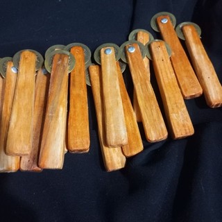 Đồng xu cạo gió cán gỗ (9cm)