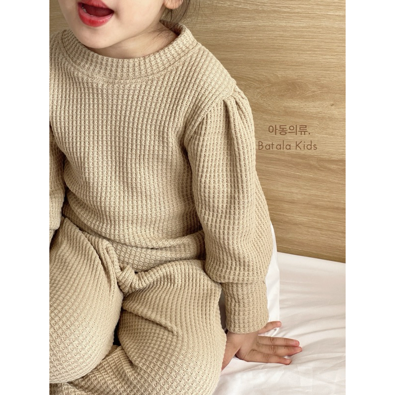 Set thu đông bé gái tổ ong siêu dày dặn ấm áp Batala Kids, Bộ đồ bé gái Hàn quốc 2màu sành điệu