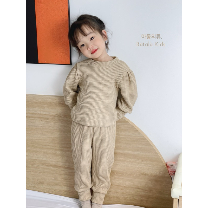 Set thu đông bé gái tổ ong siêu dày dặn ấm áp Batala Kids, Bộ đồ bé gái Hàn quốc 2màu sành điệu