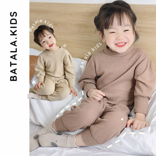 Set thu đông bé gái tổ ong siêu dày dặn ấm áp Batala Kids, Bộ đồ bé gái Hàn quốc 2màu sành điệu