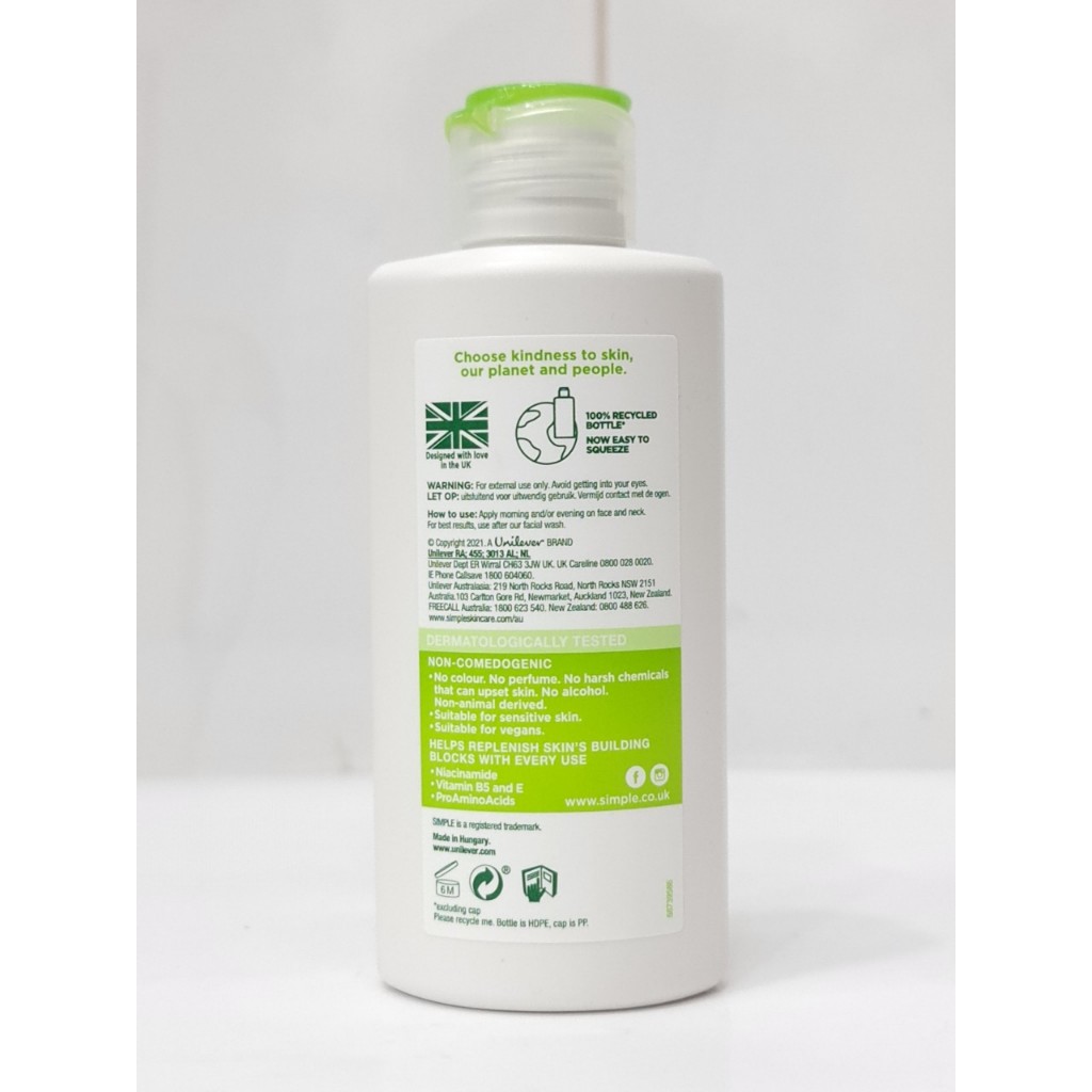 Kem Lotion Dưỡng Da Simple Kind To Skin Hydrating Light Moisturiser 125ml