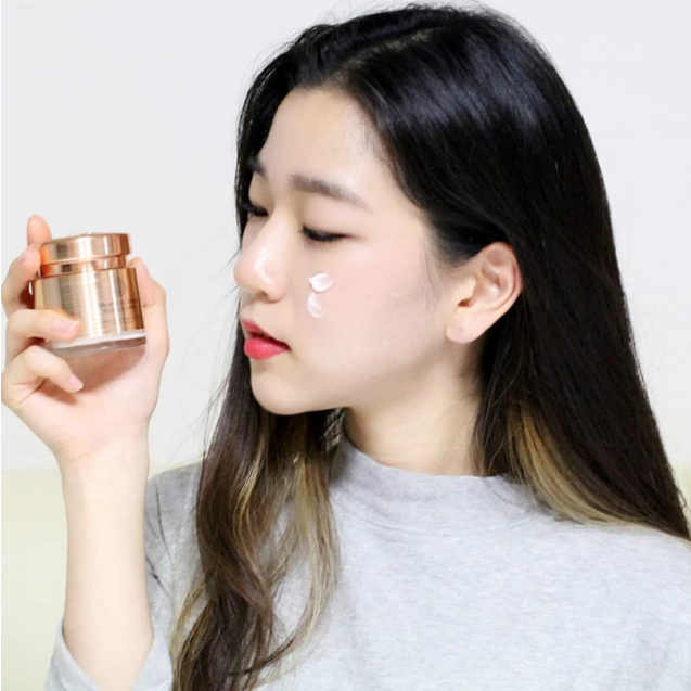 Kem Dưỡng Trắng Da Chiết Xuất Dầu Cá Hồi Cre8skin Hwa Sa A Cream  ​