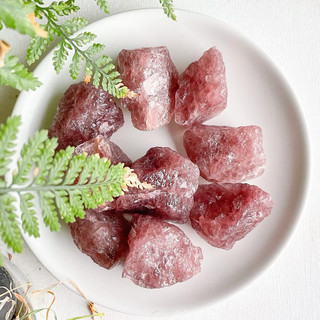 Thạch anh dâu tây thô, Strawberry quartz thu hút tình yêu, thúc đẩy động lực