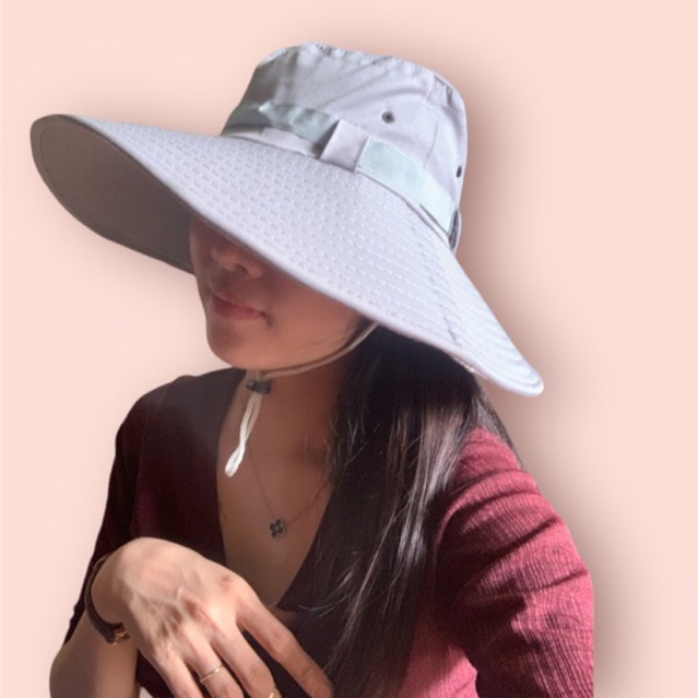 Nón che nắng rộng vành