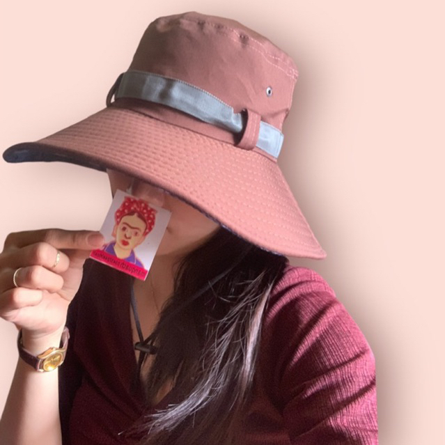 Nón che nắng rộng vành