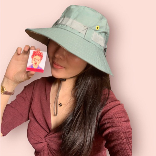 Nón che nắng rộng vành