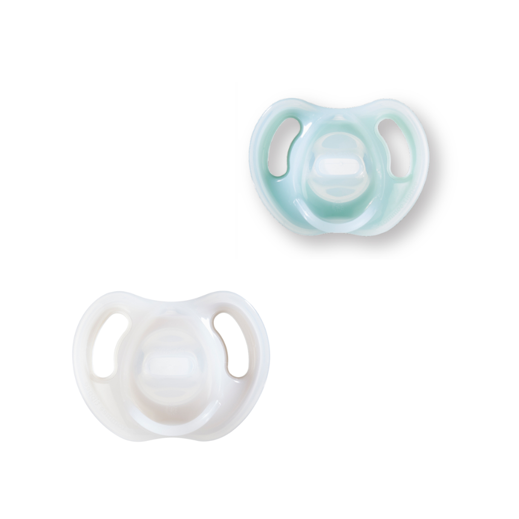 Ty ngậm silicon siêu nhẹ cho bé Tommee Tippee Ultra Light 0-6 tháng  - Xanh dương/Trắng