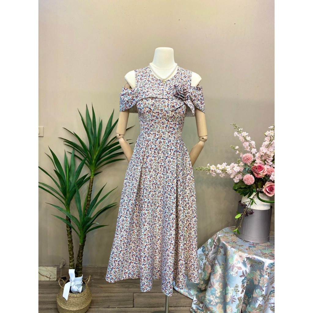 Váy cổ tròn ngực đính hoa - 10552