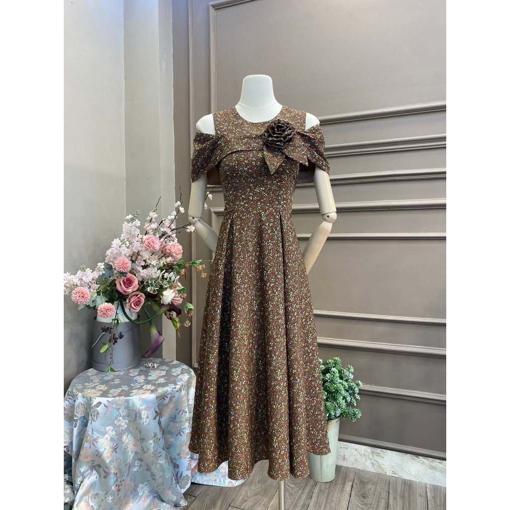 Váy cổ tròn ngực đính hoa - 10552