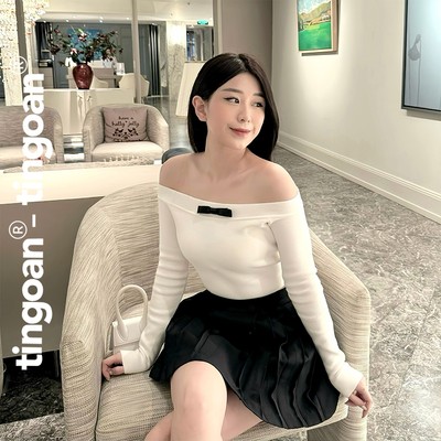 TINGOAN® - Áo len xù trễ vai trắng đính nơ giữa LIM LIM TOP/WH