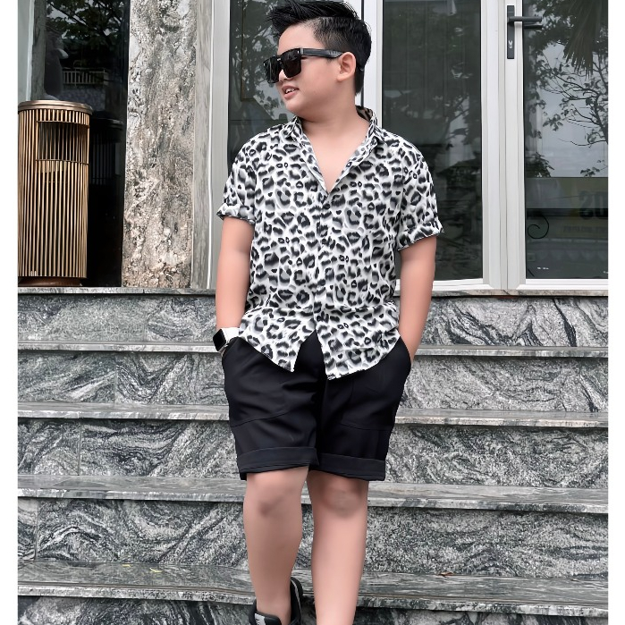 Áo sơ mi ngắn tay công tử soái ca đen ghi họa tiết đốm lạ mắt cho bé đi học đi chơi size 12kg đến size to 52kg tonikids