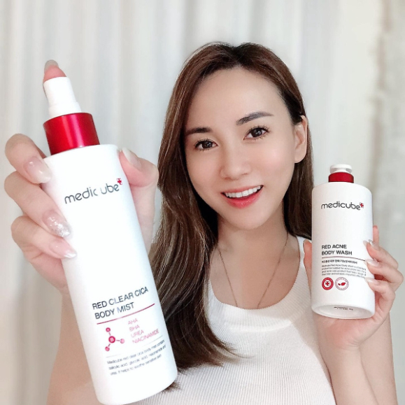 Xịt Dưỡng và Sữa Tắm Giảm Mụn Cơ Thể MEDICUBE Red Clear Cica Body