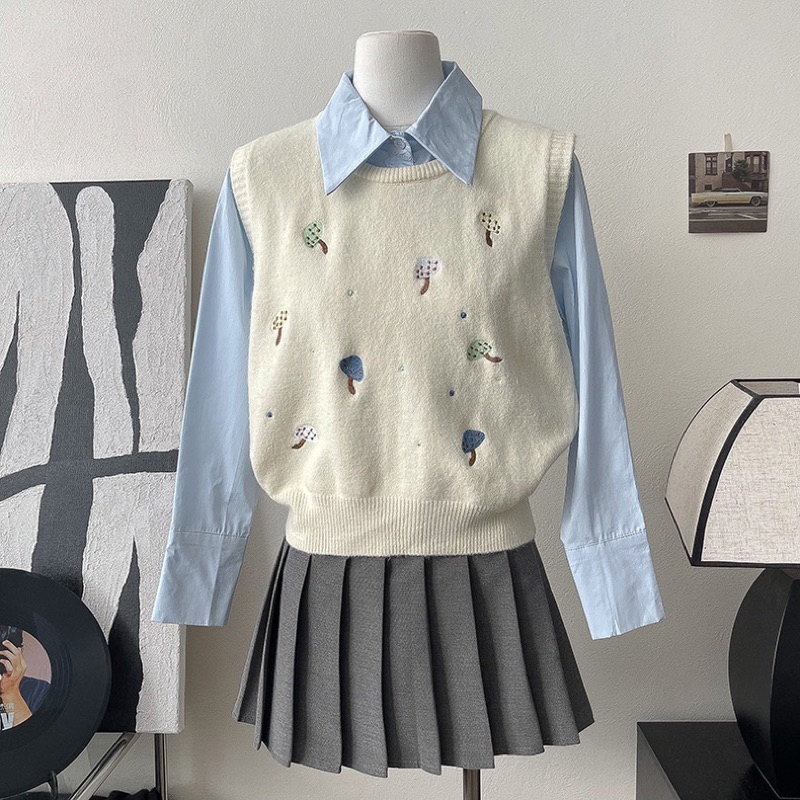 Áo gile len thêu hình nấm Qc