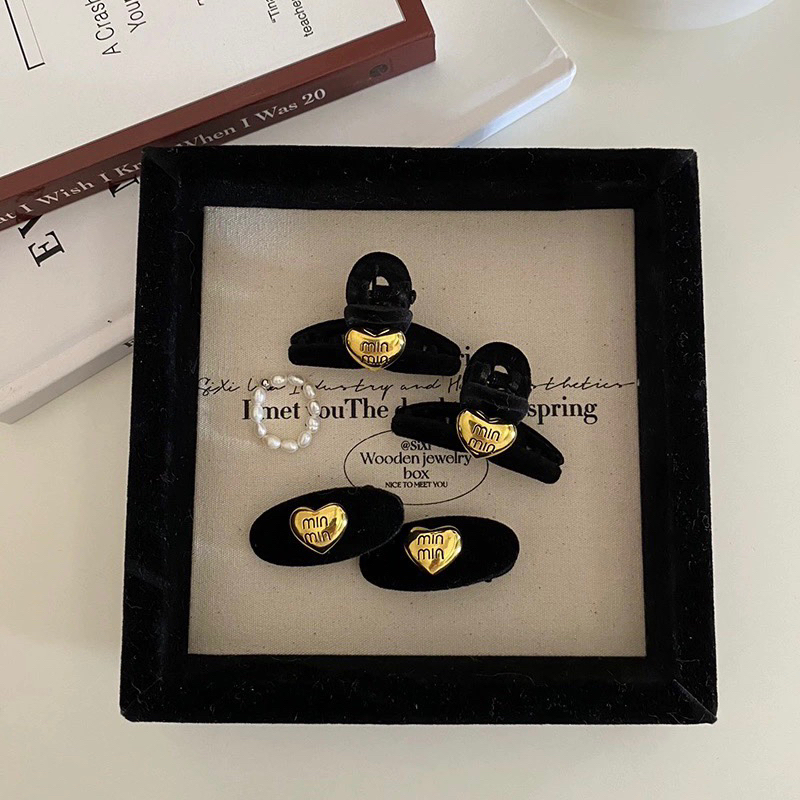 Kẹp tóc mái mini nhung đính trái tim điểm nhấn cho nữ KM133