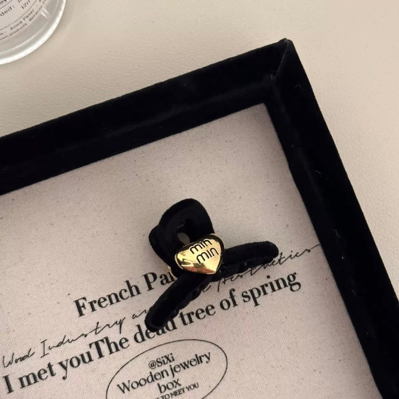 Kẹp tóc mái mini nhung đính trái tim điểm nhấn cho nữ KM133