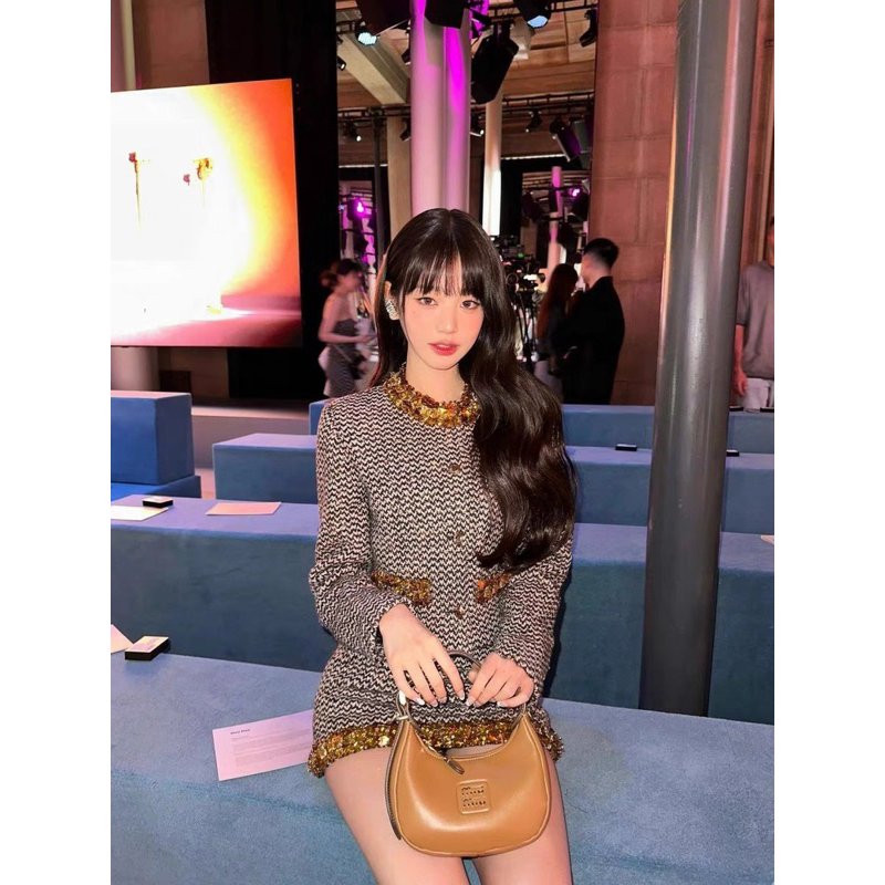 Set áo và chân váy dạ tweed giống Jang WONYOUNG IVE