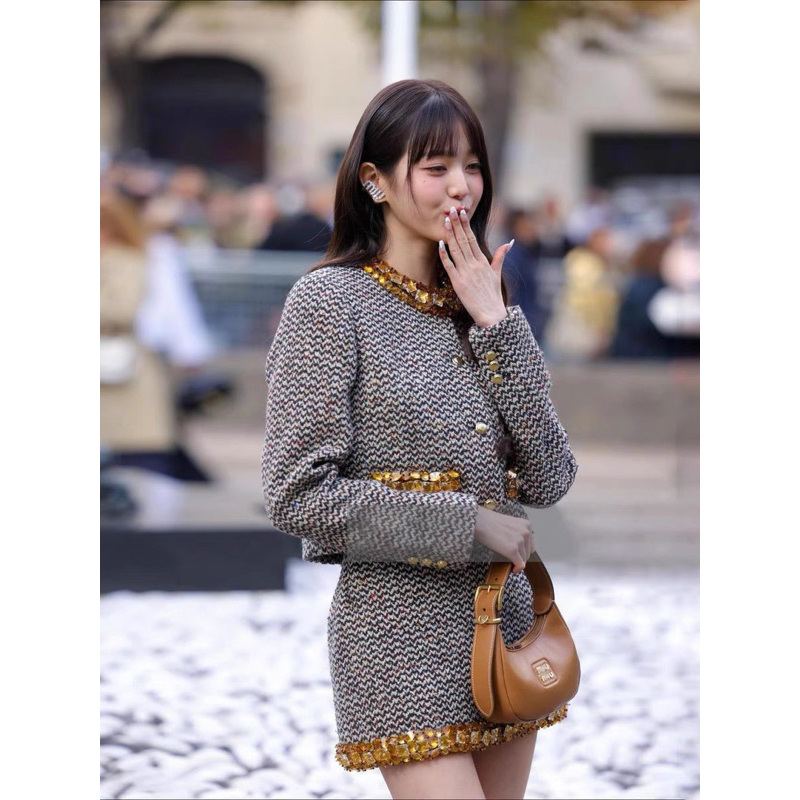 Set áo và chân váy dạ tweed giống Jang WONYOUNG IVE