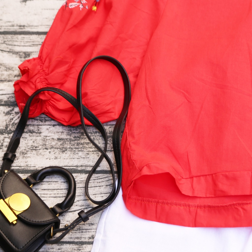 ÁO SƠ MI MORI ĐỎ THÊU HOA THẮT NƠ BÊN