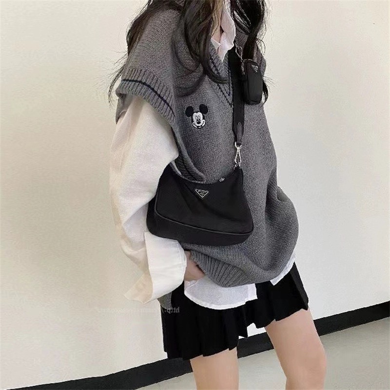 Áo gile len nữ cổ V tone màu basic phong cách nhẹ nhàng hiện đại hình mickey ChouChou