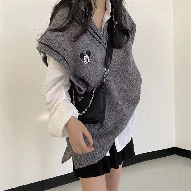 Áo gile len nữ cổ V tone màu basic phong cách nhẹ nhàng hiện đại hình mickey ChouChou