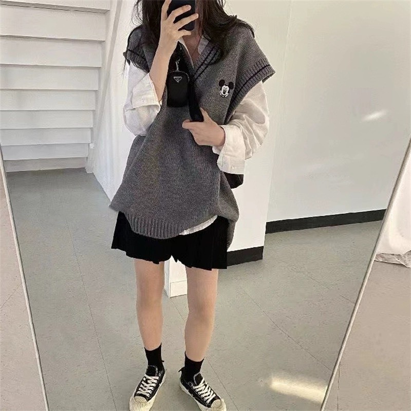 Áo gile len nữ cổ V tone màu basic phong cách nhẹ nhàng hiện đại hình mickey ChouChou