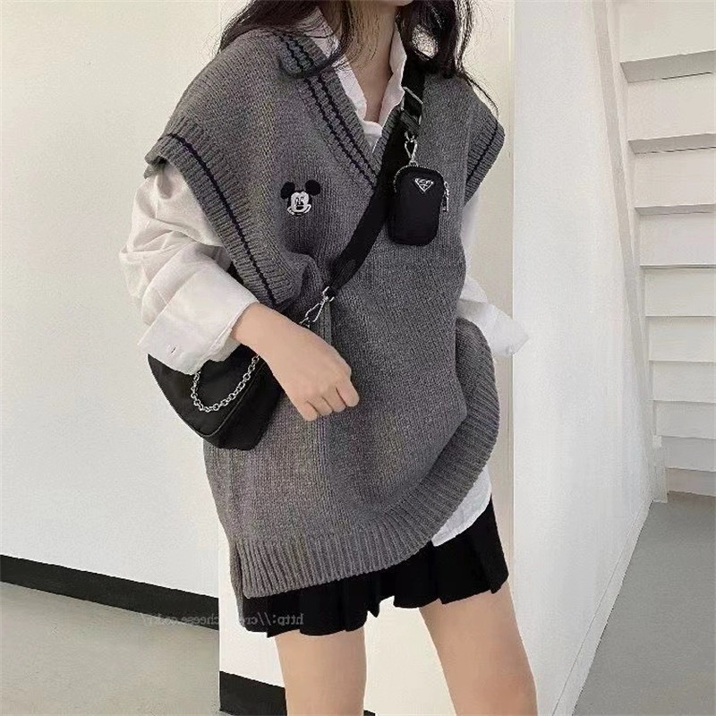 Áo gile len nữ cổ V tone màu basic phong cách nhẹ nhàng hiện đại hình mickey ChouChou