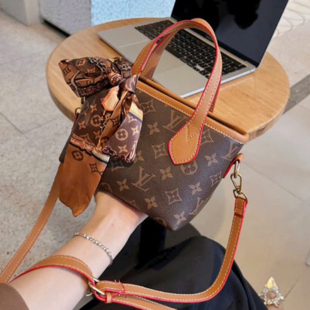 Túi xách kèm khăn