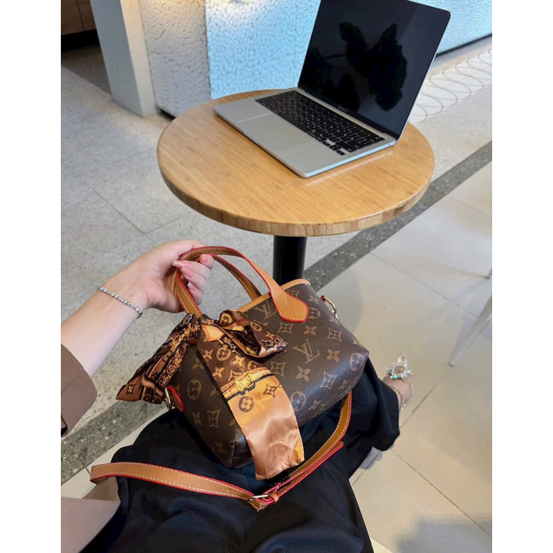 Túi xách kèm khăn